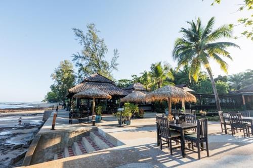 Nang Thong Bay Resort Resort in Khuekkhak