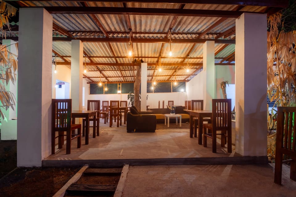 Queen’s Bay Hotel  Hotel in Sri Lanka