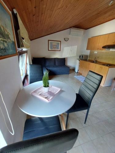 Apartments and rooms with parking space Banjol, Rab - 23468 Hotel in Lika-Senj County