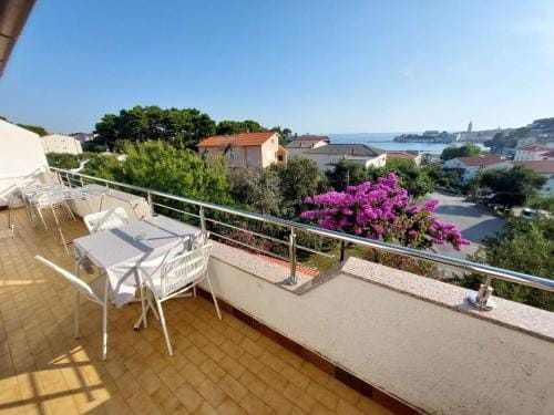 Apartments and rooms with parking space Banjol, Rab - 23468 Hotel in Lika-Senj County