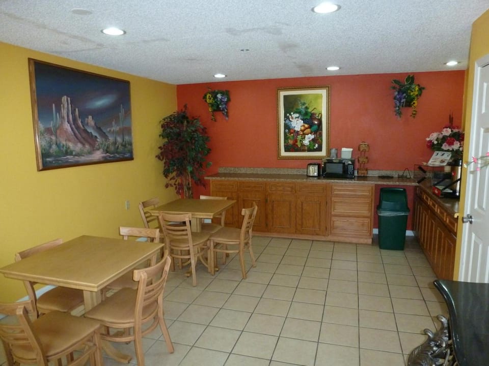 Redwood Inn - White Hall Hotel in Arkansas