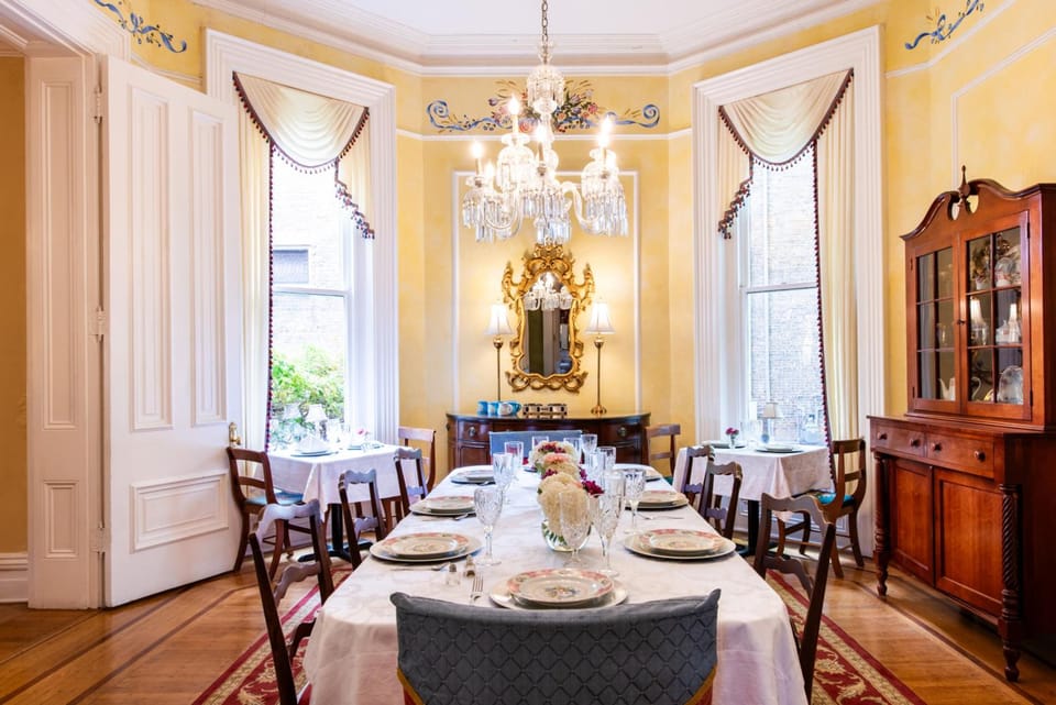 DuPont Mansion Bed & Breakfast Hotel in Louisville