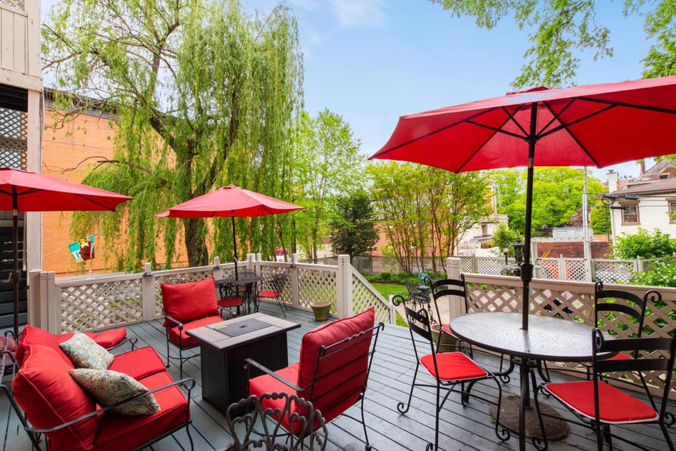 DuPont Mansion Bed & Breakfast Hotel in Louisville