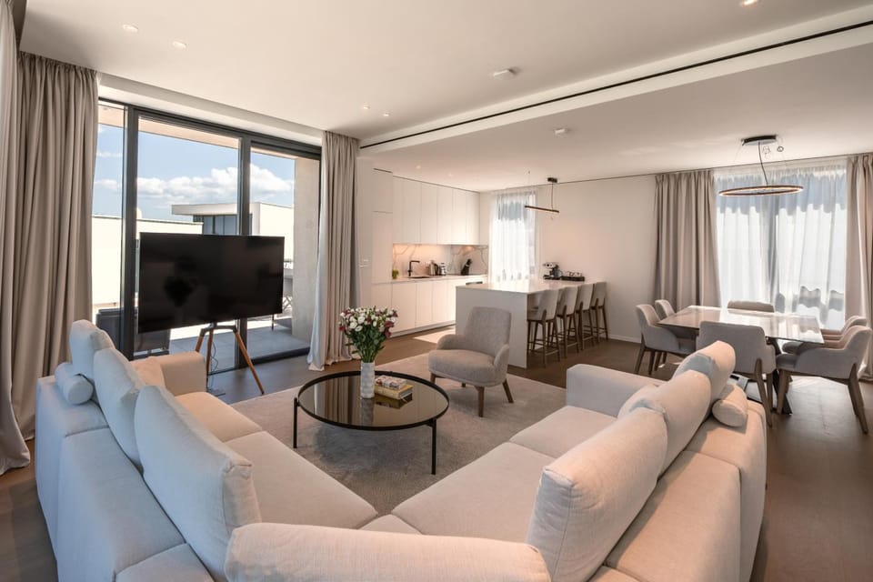 Shared lounge/TV area