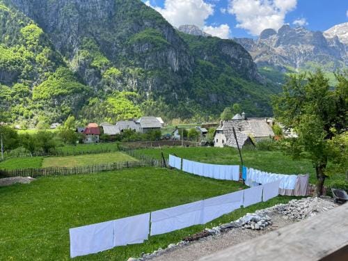 Te Oli Theth Hotel in Montenegro