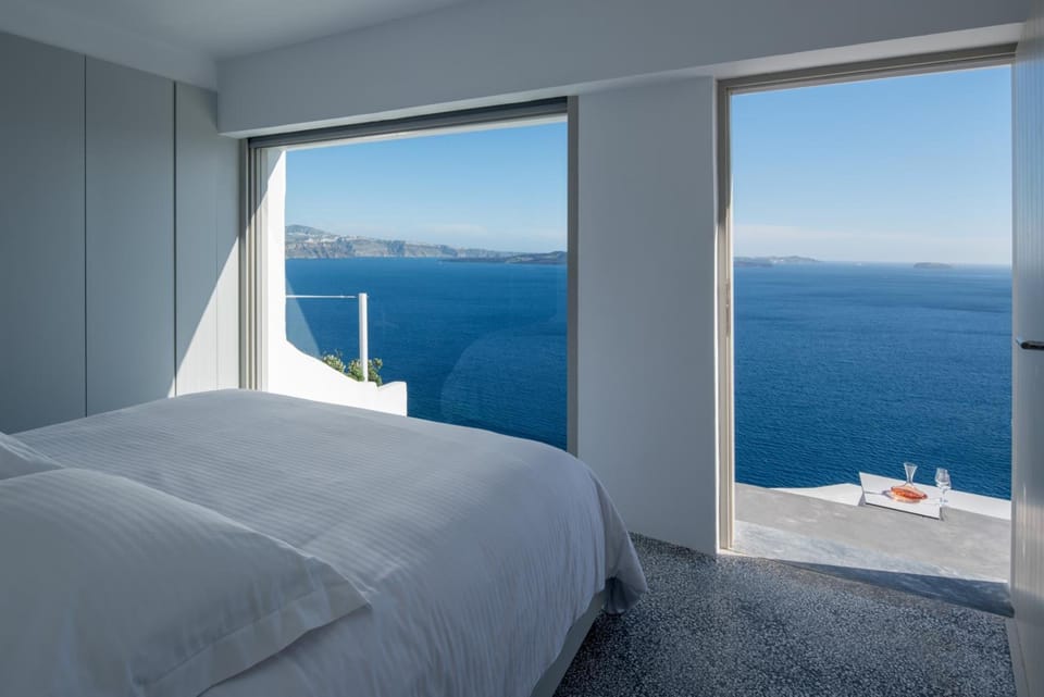 Echoes Luxury Suites Hotel in Oia