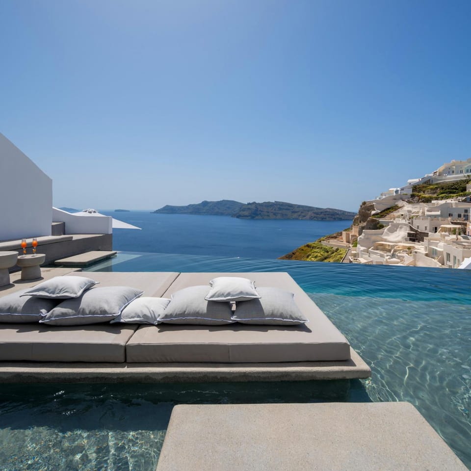 Echoes Luxury Suites Hotel in Oia