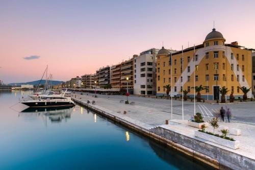 Port View Suites Hotel in Volos