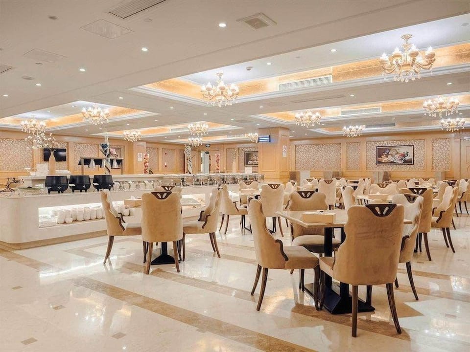 Vienna International Hotel Shanghai Dishui Lake Ocean Park Hotel in Shanghai
