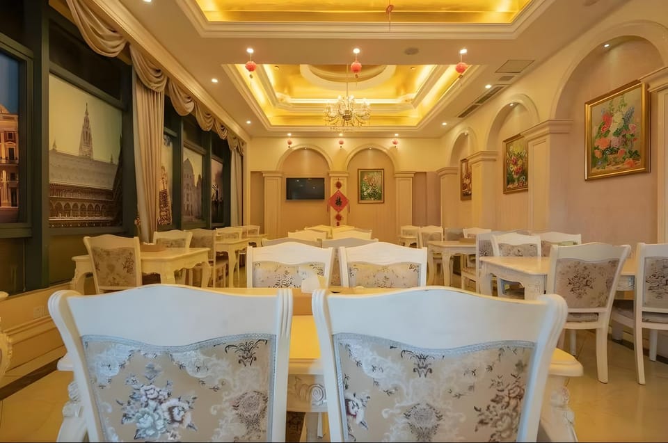 Vienna International Hotel Hangzhou Songcheng Zhuantang Academy of Art Hotel in Hangzhou