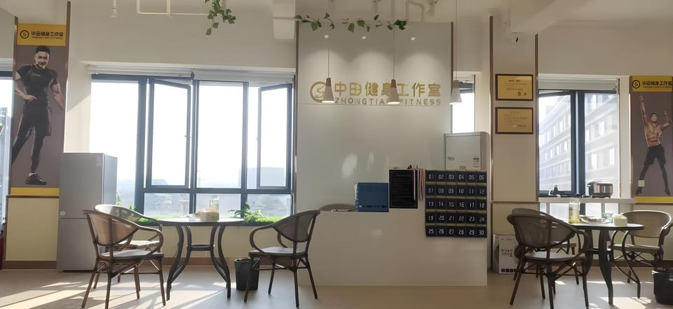 Vienna International Hotel Hangzhou Songcheng Zhuantang Academy of Art Hotel in Hangzhou