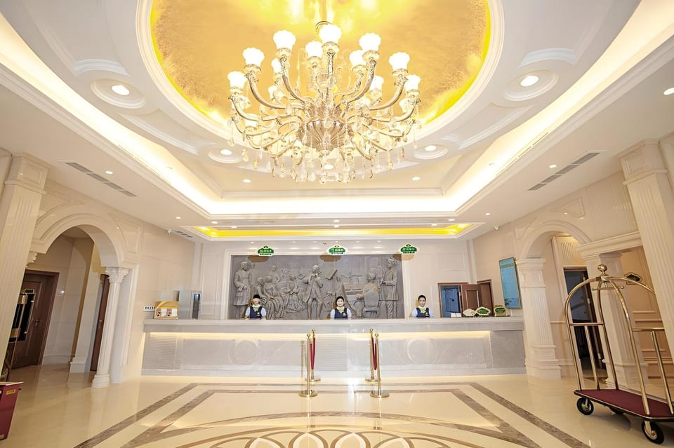Vienna International Hotel Hangzhou Songcheng Zhuantang Academy of Art Hotel in Hangzhou