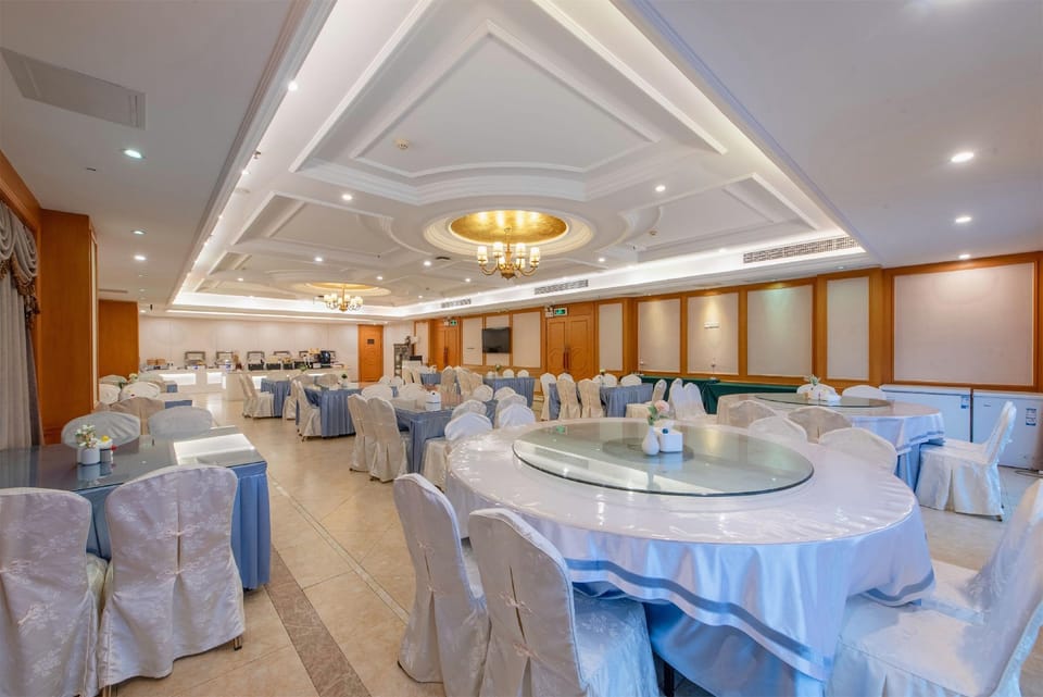 Vienna International Hotel Guangzhou South Station Qifuxincun Hotel in Guangzhou