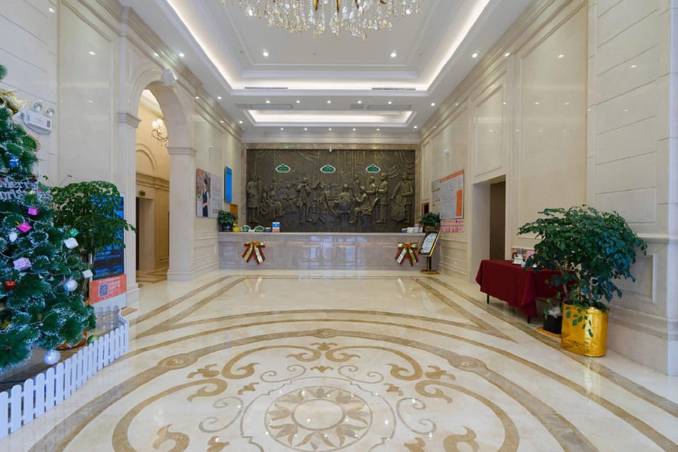 Vienna International Hotel Guangzhou South Station Qifuxincun Hotel in Guangzhou