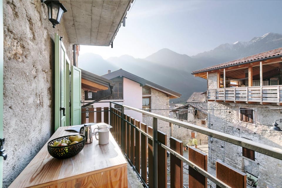 Villa Pastoedo Apartments Hotel in Ledro