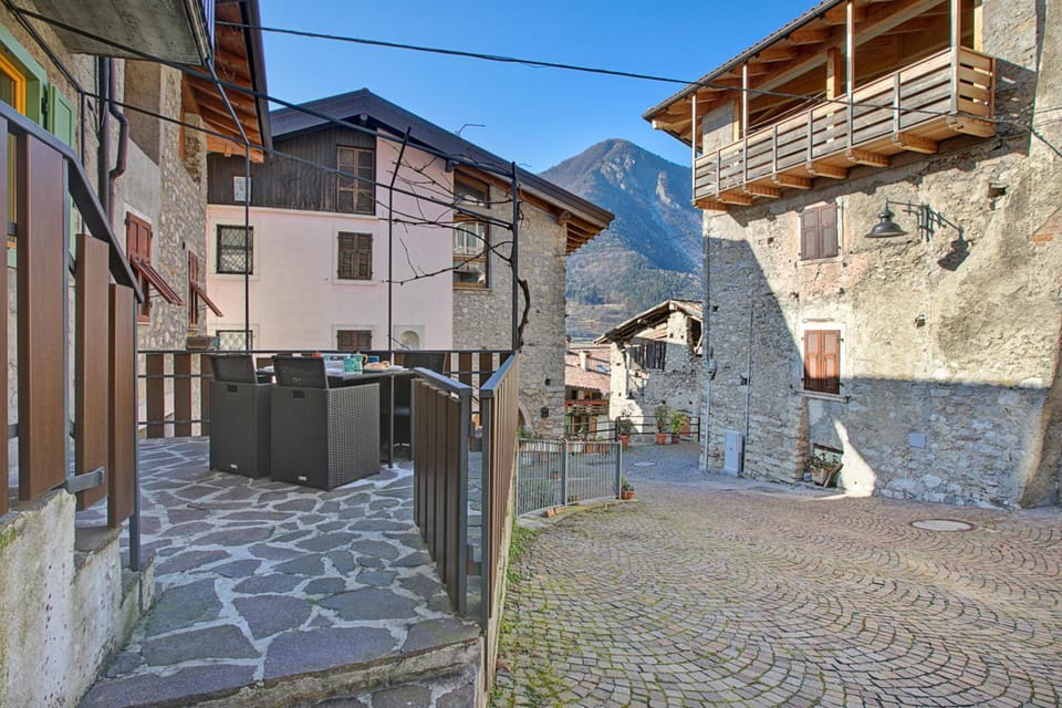 Villa Pastoedo Apartments Hotel in Ledro