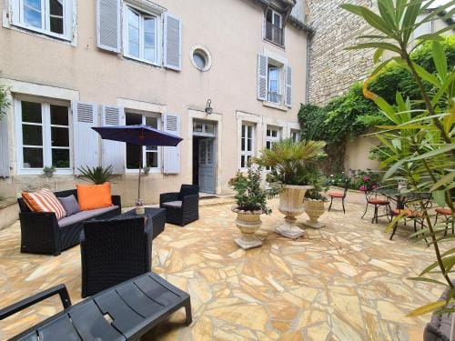 Chambre "Diane" avec salle d'eau privative et petit-dejeuner a Chateauroux - FR-1-591-602 Hotel in Centre-Val de Loire