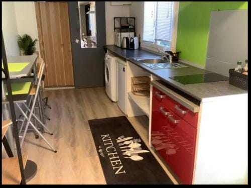 Studio independant proche Aix en Provence avec jacuzzi Hotel in Lambesc
