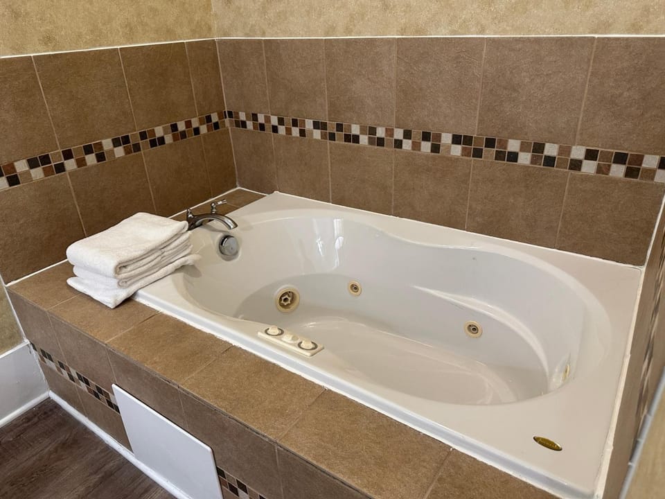 Island House Historic Vacation Rentals Apartment hotel in Port Clinton