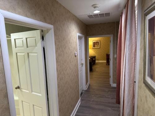 Island House Historic Vacation Rentals Hotel in Port Clinton