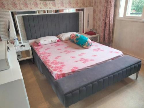 Maison et Appartement Hotel in Drancy