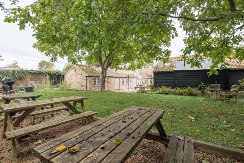 King Deluxe Ensuite with Courtyard View - Venn Inn in Cambridge