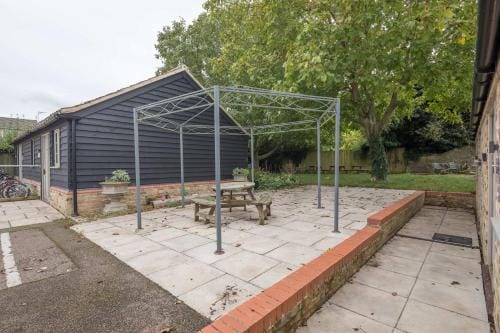 King Deluxe Ensuite with Courtyard View - Venn Inn in Cambridge