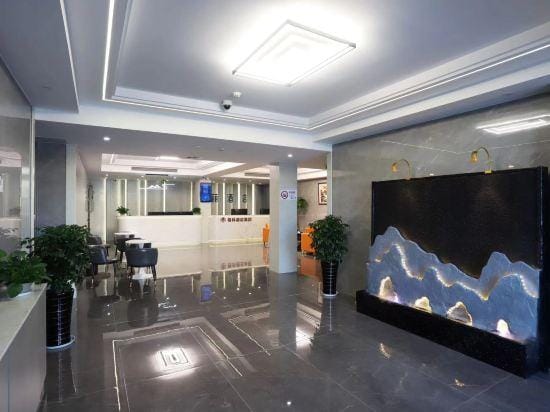 GELI Hotel (Shanghai Shifandaxue Fushu Pudong Lingang Zhongxue Hangwan Road) Hotel in Shanghai