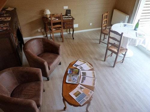 La suite du paysan terrasse privative avec salon de jardin et bain de soleil cuisine prive bain a re Hotel in Combrit