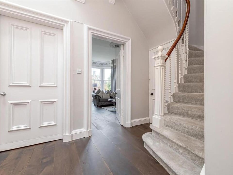 Spacious 4 Bedroom Flat in Stirling Hotel in Stirling