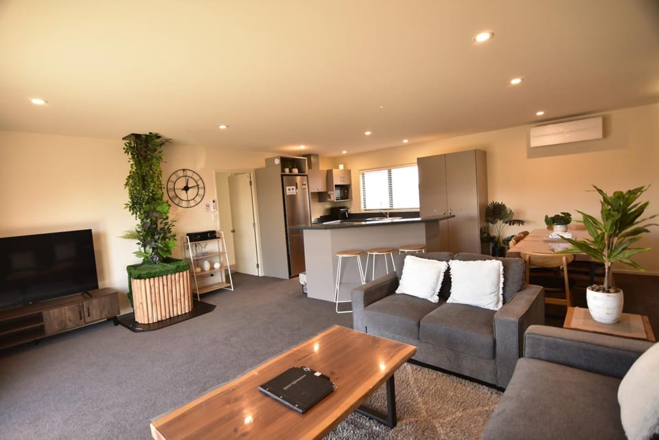 Shared lounge/TV area