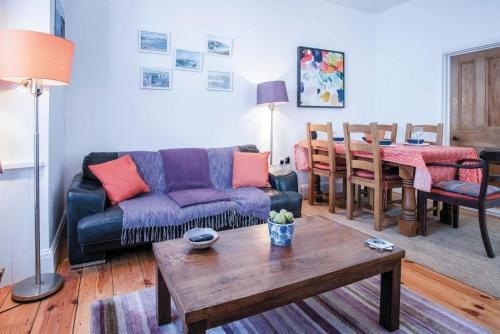 Sea Glass - 2 Bedroom Apartment - Manorbier Hotel in Wales