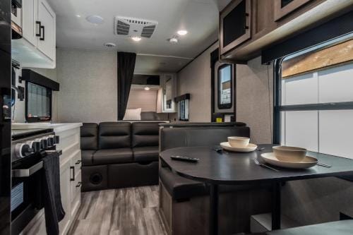Chic RV Retreat, Stunning Yard in Roseburg Hotel in Roseburg