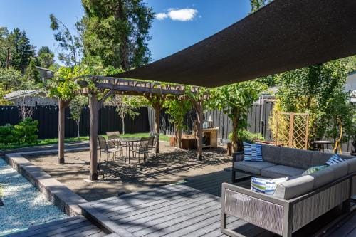 Chic RV Retreat, Stunning Yard in Roseburg Hotel in Roseburg