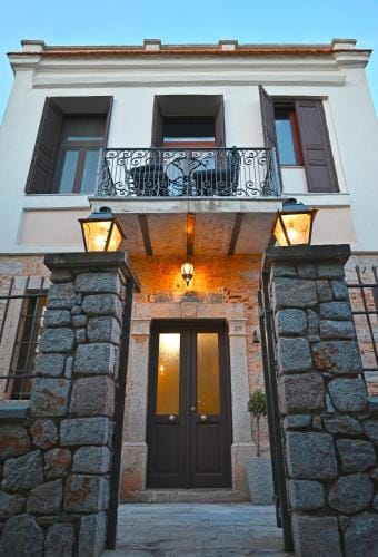 Petrino Villa Ianthe Hotel in Decentralized Administration of the Aegean