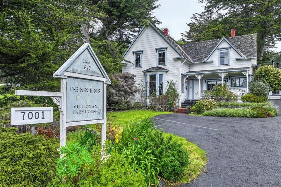 Dennen's Victorian Farmhouse Inn in Little River