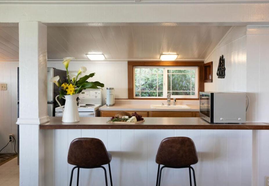 Dennen's Victorian Farmhouse Inn in Little River