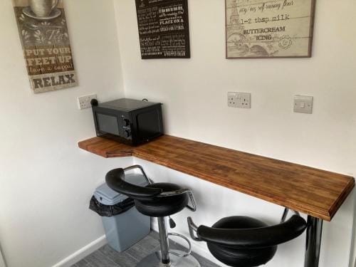 Modernised 4bed stay-away-home in Runcorn sleeps 7 Hotel in Widnes