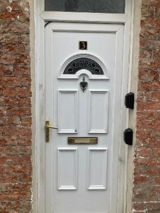 Modernised 4bed stay-away-home in Runcorn sleeps 7 Hotel in Widnes