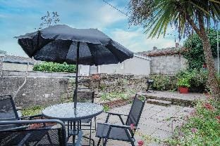 Fleet Street - 2 Bedroom Holiday Home - Swansea Hotel in Swansea