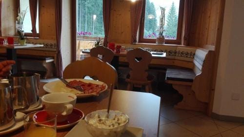 Gasthof Alpenrose - Muhleben Inn in Trentino-South Tyrol