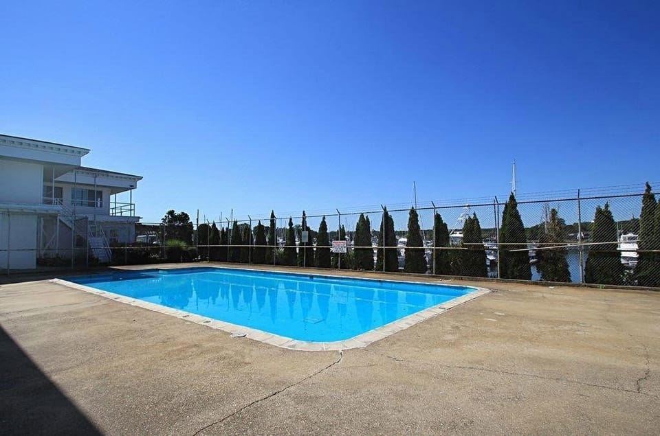 Hamilton Village Inn Hotel in North Kingstown