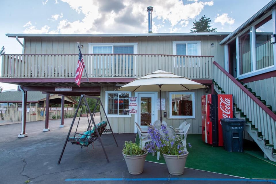 Swiss Holiday Lodge Motel in California