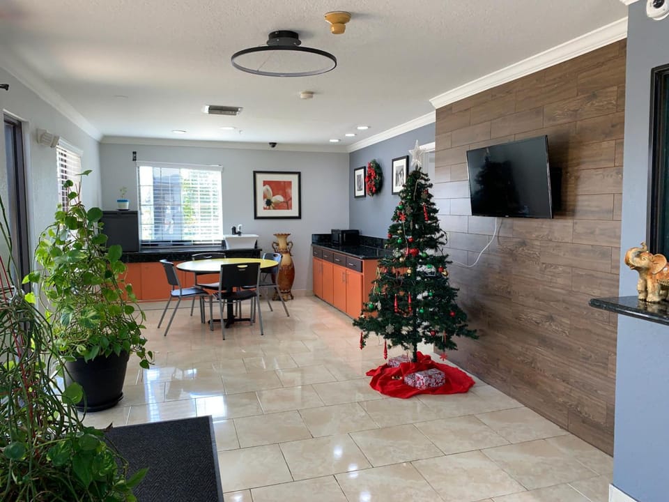 Sunrise Inn & Suites Motel in Channelview