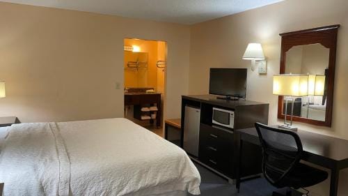 Slumber Inn Harrisonville Motel in Ozark Mountains