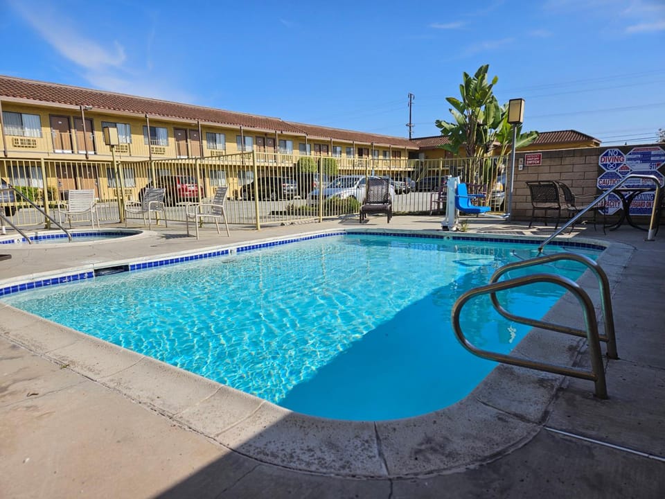 Fullerton Inn Motel in Fullerton