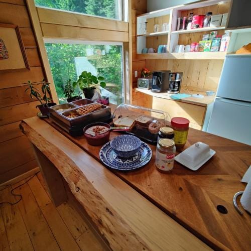 Hummingbird B&B Hotel in Gabriola