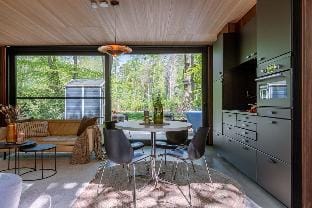 Cabin in the woods with hot tub Hotel in Zeeland, Netherlands
