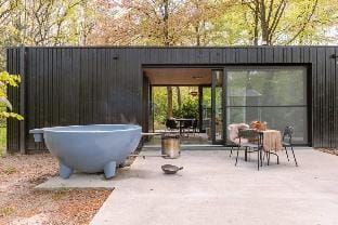Cabin in the woods with hot tub Hotel in Zeeland, Netherlands