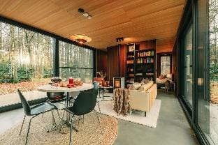 Cabin in the woods with hot tub Hotel in Zeeland, Netherlands